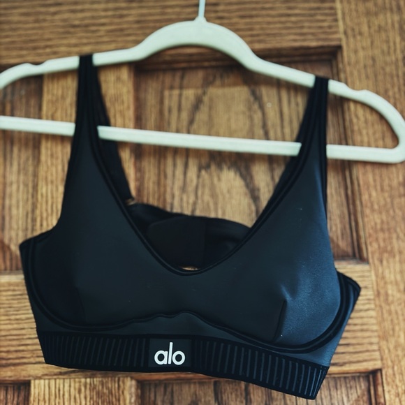 ALO Yoga Black Sports Bra with Ribbed Band and Scoop Neckline - Picture 1 of 3
